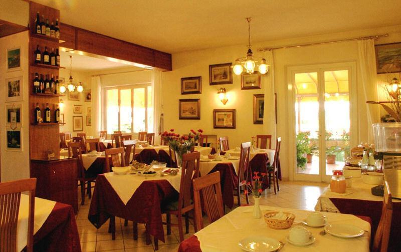 מרינה די פיאטרסנטה Hotel Alk מראה חיצוני תמונה