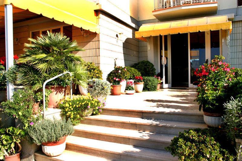 מרינה די פיאטרסנטה Hotel Alk מראה חיצוני תמונה